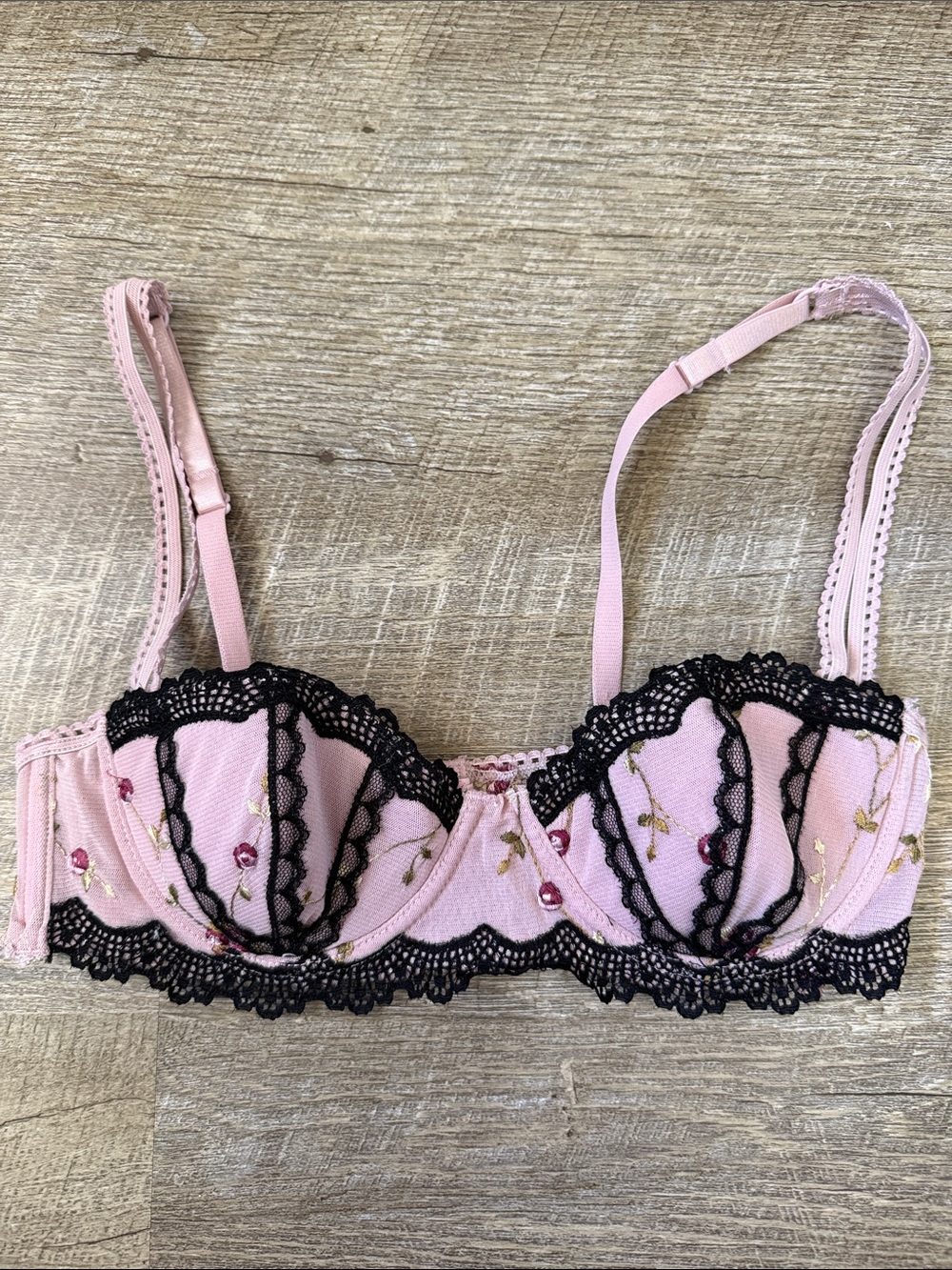 Victoria’s Secret Vintage Floral Pink and Blace Lace Trim Bra Size 32B